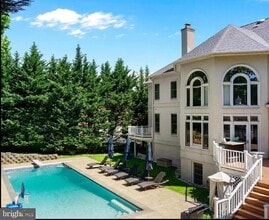 Building Photo - 1445 Mayhurst Blvd