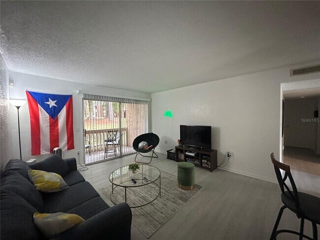 Foto del edificio - 1810 NW 23rd Blvd