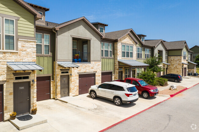 Stone Oak Apartments With Garages