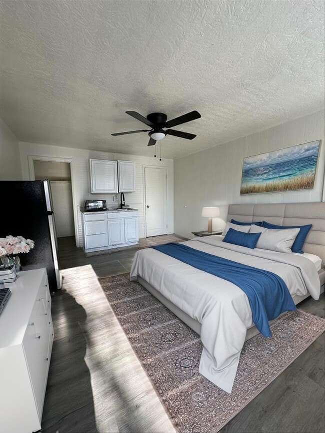 Building Photo - 150 S Main St