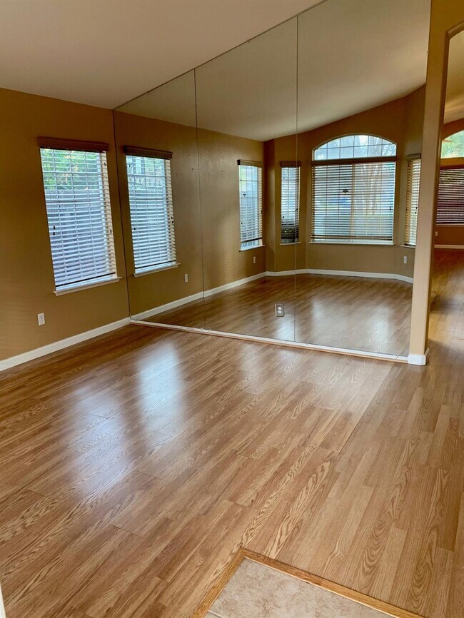 Foto del edificio - 5652 W Minarets Ave