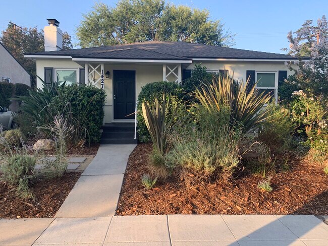 Foto del edificio - 1427 N Edison Blvd