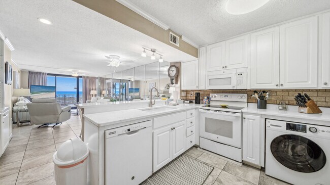 Building Photo - 7205 Thomas Dr