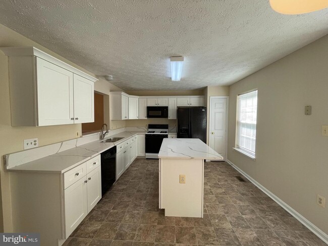 Building Photo - 108 Park Cove Dr