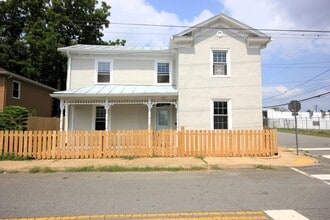 Building Photo - 421 9th St NW