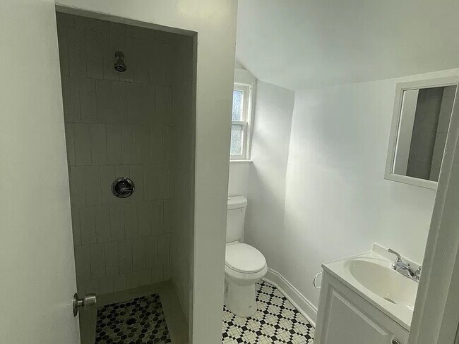 Foto del edificio - 111 Laurel Ave