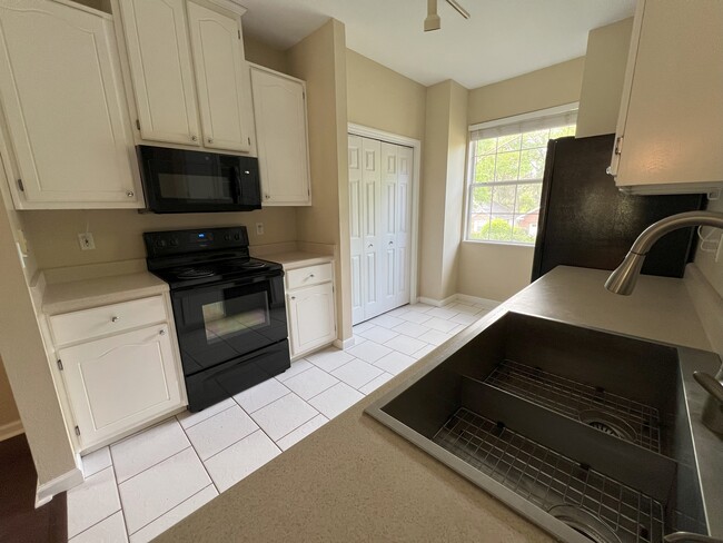 Foto del edificio - 1517 Applewood Way