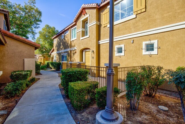Building Photo - 25866 Iris Ave