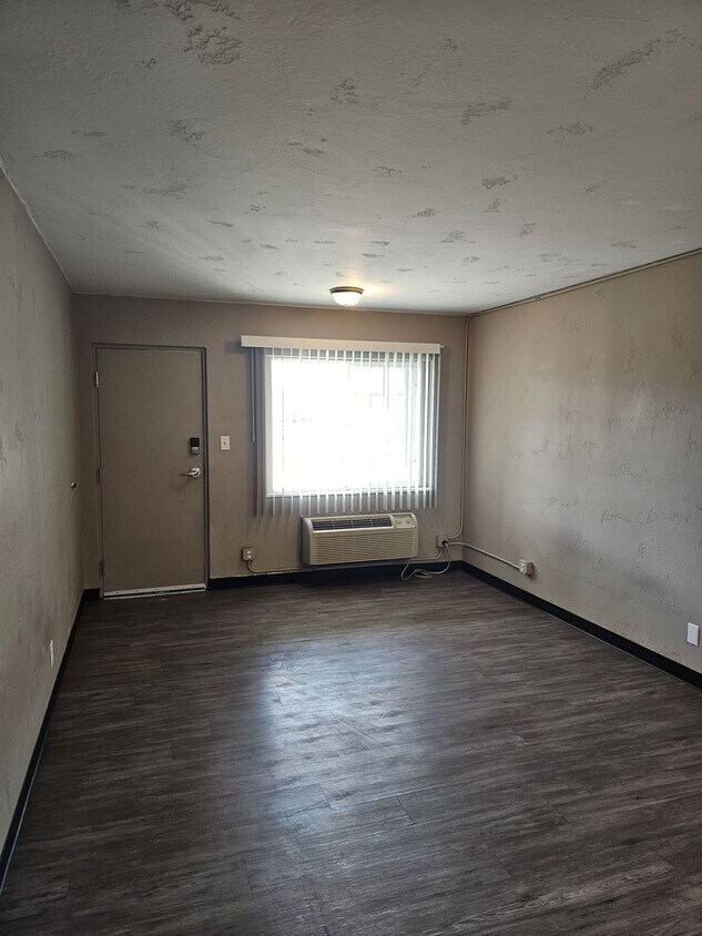 Primary Photo - Remodeled Studio Apartments Near Memorial ...