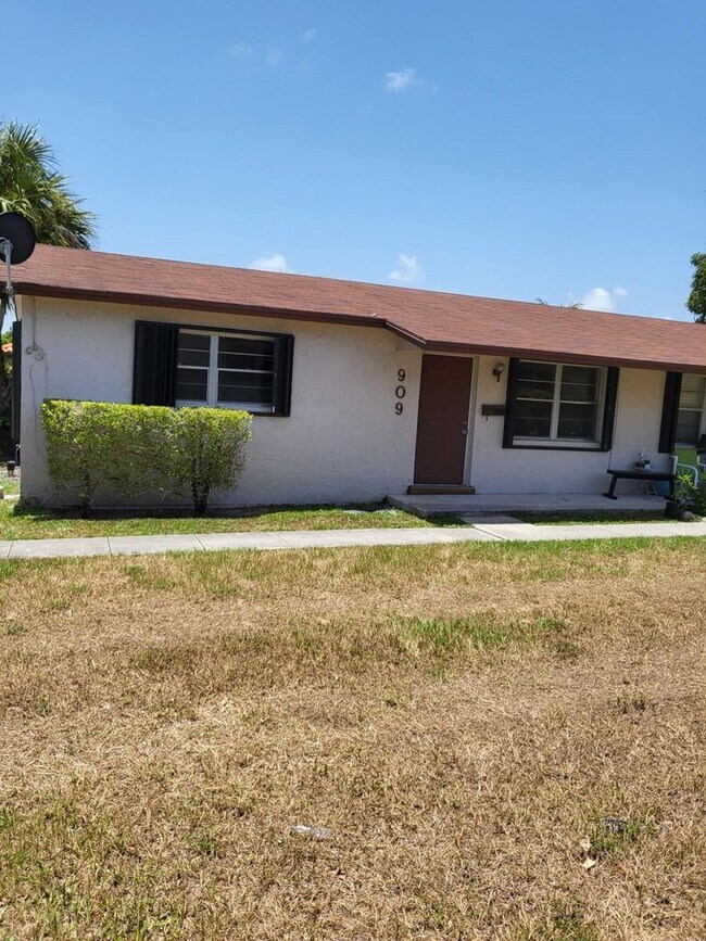 Foto del edificio - 909 Hansen St