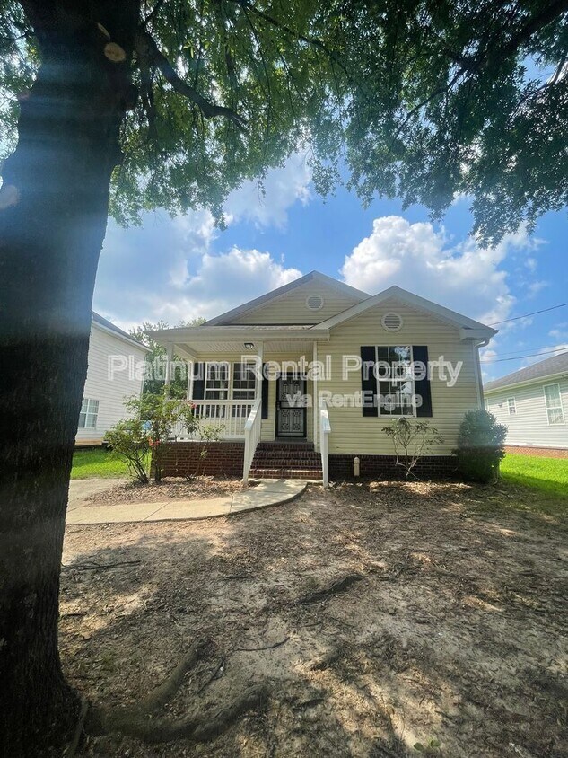 Primary Photo - 22 Weyman Ave SW