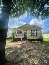 Building Photo - 22 Weyman Ave SW