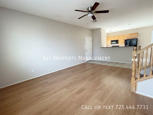 Building Photo - 2 BEDROOM, 2.5 BATH HOME LOCATED IN GRAND ...