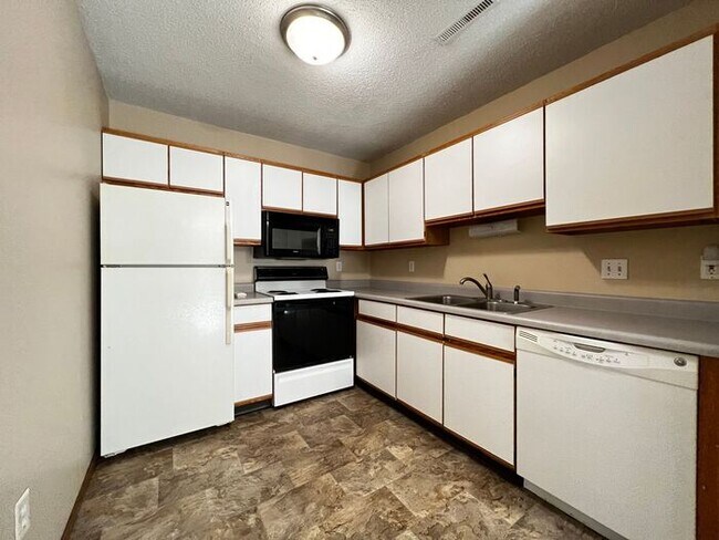 Foto del edificio - $950 | 2 Bedroom, 1 Bathroom Apartment | N...