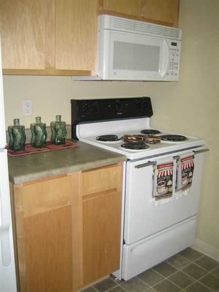 Building Photo - 408 Fairway Mdws