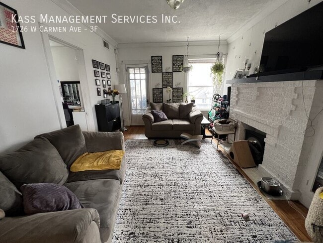 Foto del edificio - 1726 W Carmen Ave
