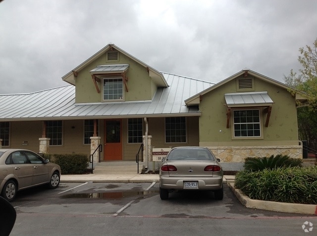 Building - Guild Park Apartments