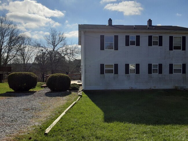 Building Photo - Christiansburg, 3 BR / 2.5 BA, Available M...