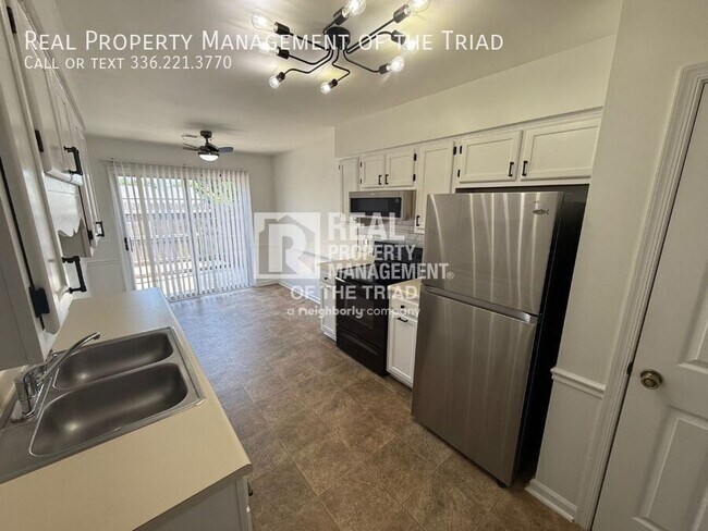 Foto del edificio - 814 Guilford College Rd