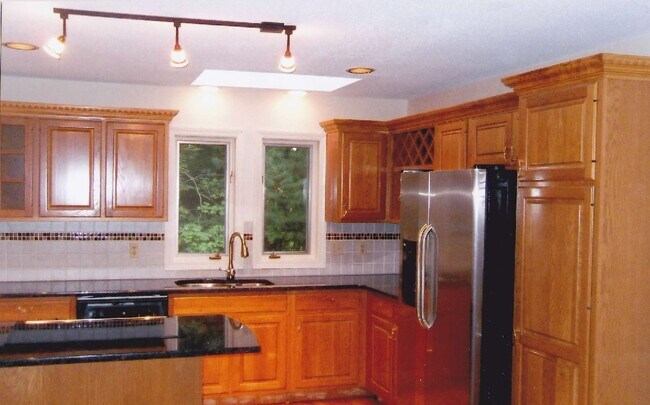COCINA ABIERTA - 100 Winterbourne Ln