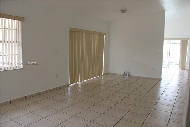 Foto del edificio - 5402 SW 144th Ct