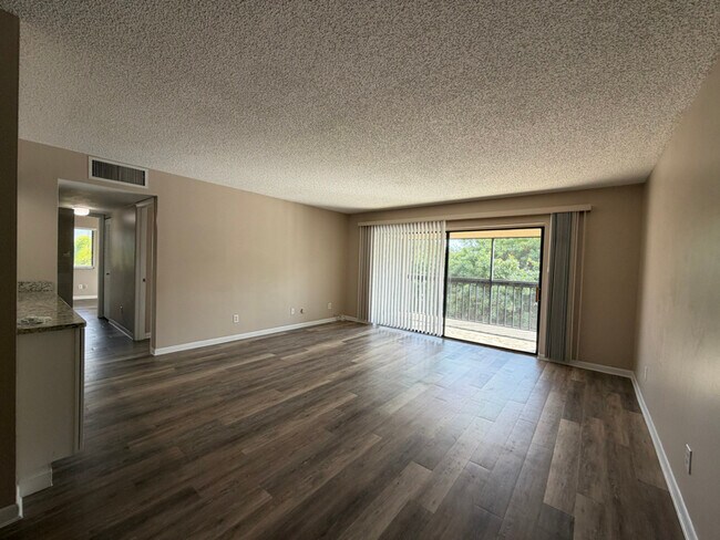 Foto del edificio - 766 NW Fork Rd