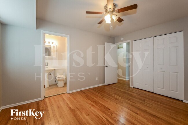 Foto del edificio - 1432 Glenmeade Dr