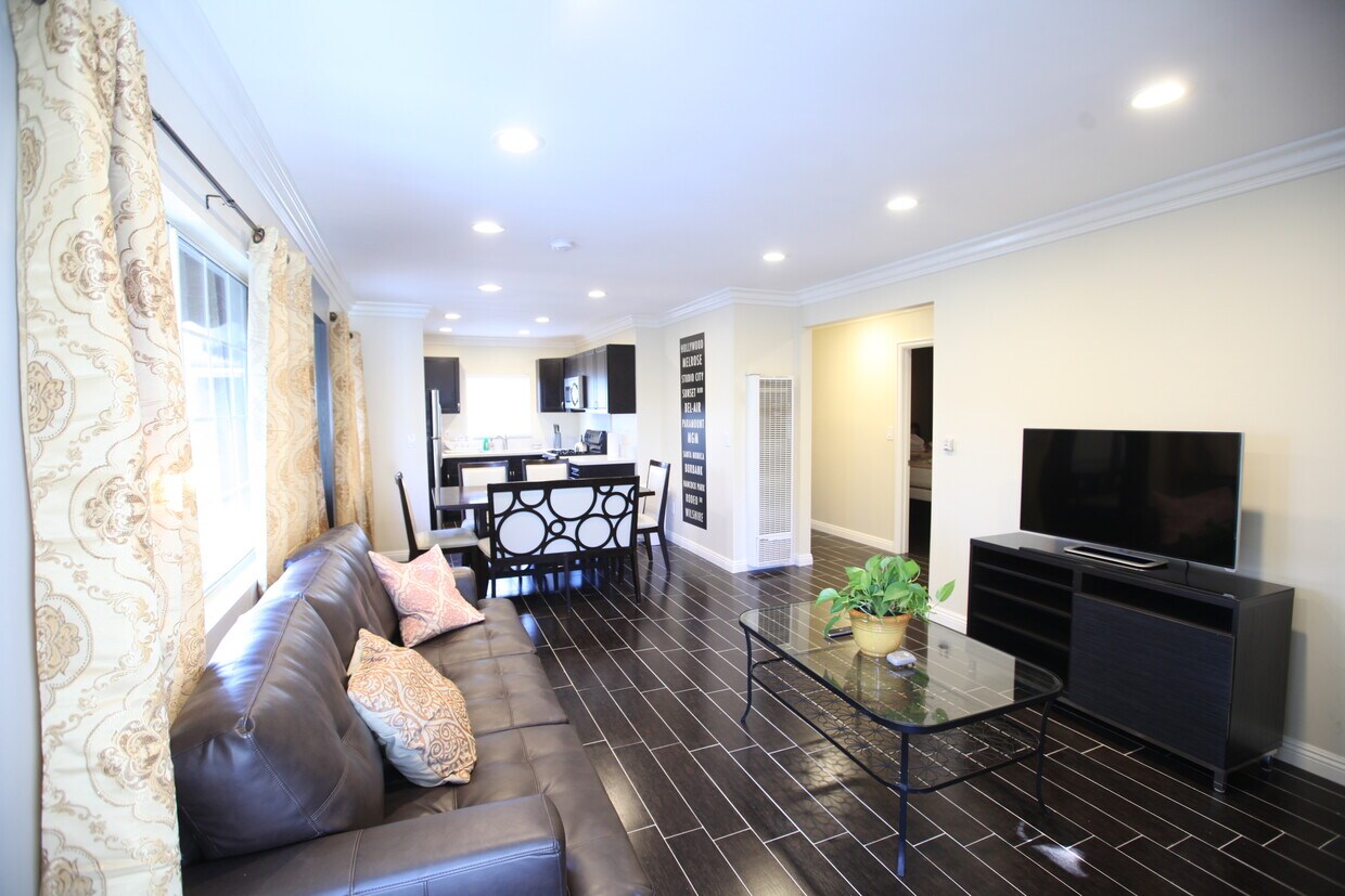 1629 S La Brea Ave, Los Angeles, CA 90019 Condo for Rent in Los