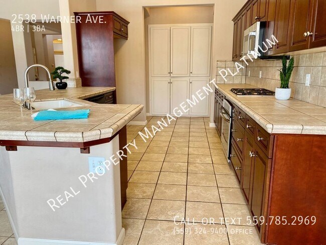 Foto del edificio - $2395  4 Bedroom Home - Temperance & Hernd...
