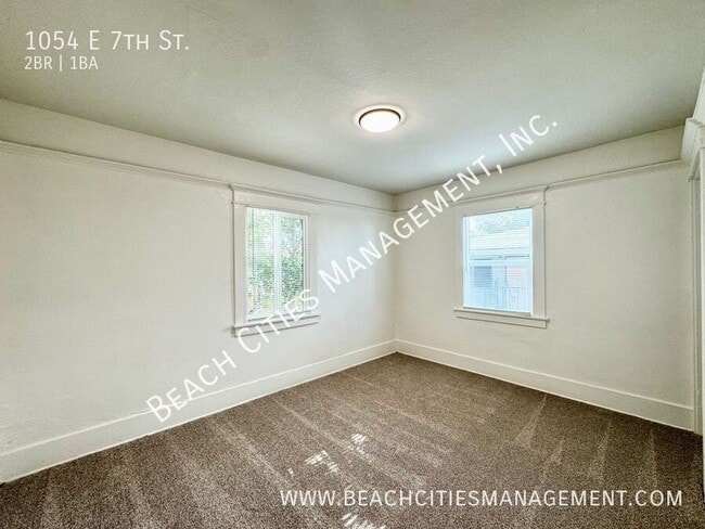 Building Photo - 1054 E 7th St
