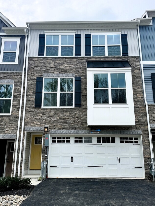 Front view - 7868 Blackbriar Way
