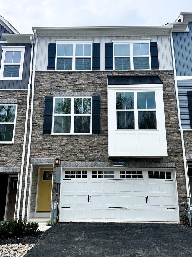 Building Photo - 7868 Blackbriar Way