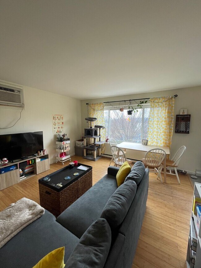 Foto del edificio - Beautiful 2 Bed Right in Jeffries Point