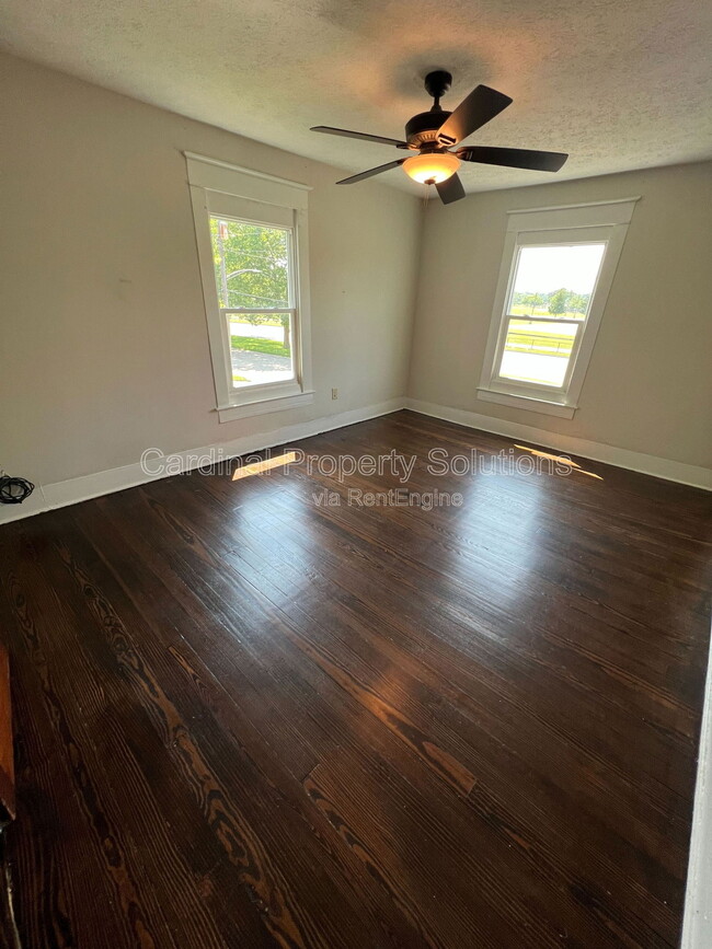 Building Photo - 1227 Woodside Blvd