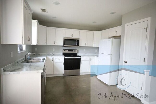 Building Photo - Beautiful new construction 3 bed / 2 bath home - Lake City