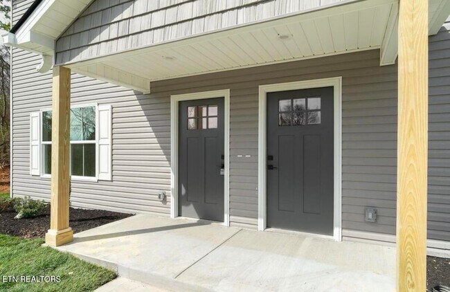 Building Photo - 1623 Francis Rd