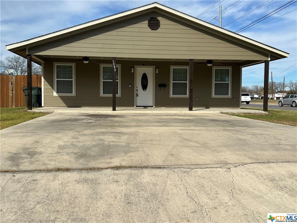 1084 E Weinert St, Seguin, TX 78155 House Rental in Seguin, TX