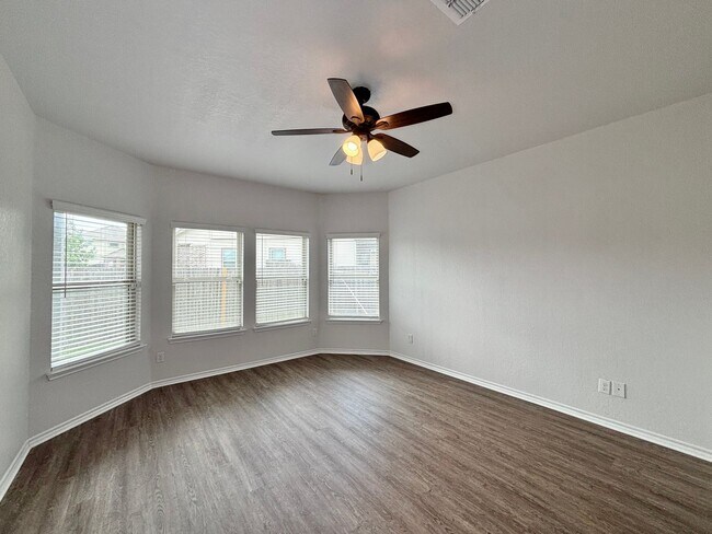 Foto del edificio - Gorgeous 4 bedroom home!