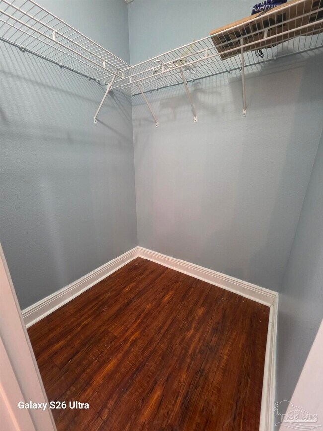 Foto del edificio - 7042 Plank Dr
