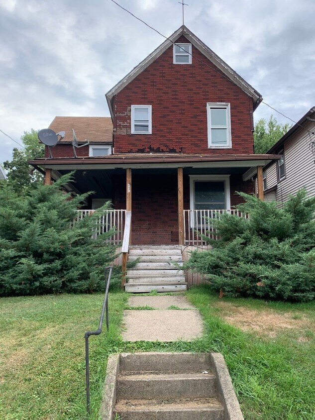 1 br, 1 bath House 405 Alderman Upstairs House Rental in Sharon, PA