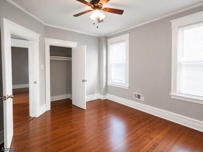 Building Photo - 867 S 17th St
