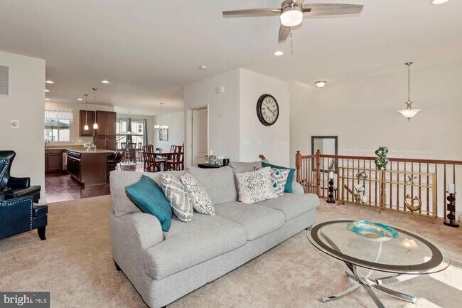 Foto del edificio - 944 Basswood Dr