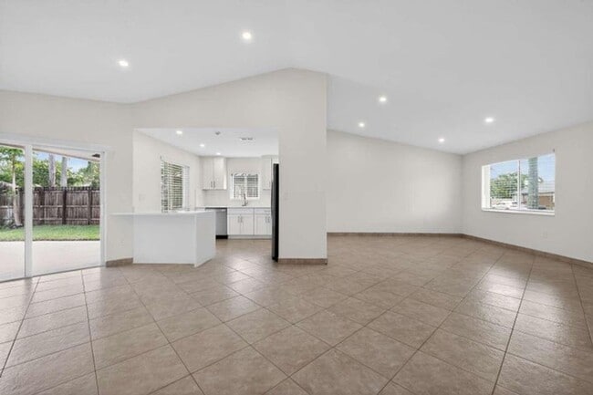 Photo - 1329 SW 151st Way House