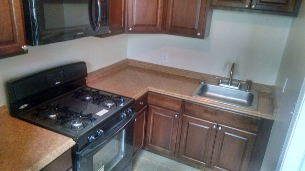 Kitchen - 1644 E Cold Spring Ln
