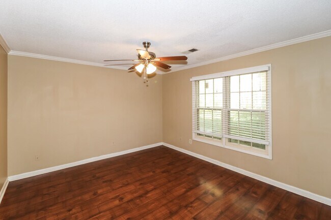Foto del edificio - 1483 Wood Trail Cir