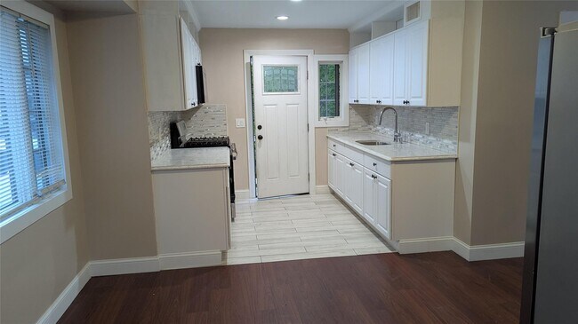 Foto del edificio - 476 Whittier Ave