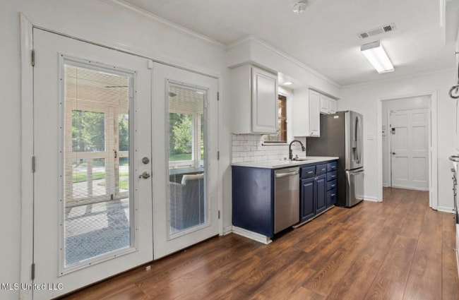 Building Photo - 332 Kiowa Dr