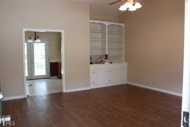 Building Photo - 413 Sunnyside Dr