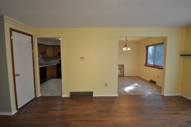 Building Photo - 10A Woodcliffe Dr