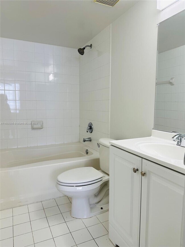 Foto del edificio - 2153 Renaissance Blvd